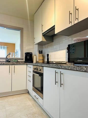 2 soverom Leilighet til salgs i Manilva med svømmebasseng garasje - € 325 000 (Ref: 9821978)