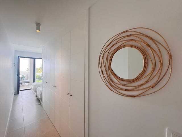 2 soverom Leilighet til salgs i Manilva med svømmebasseng garasje - € 495 000 (Ref: 9838863)