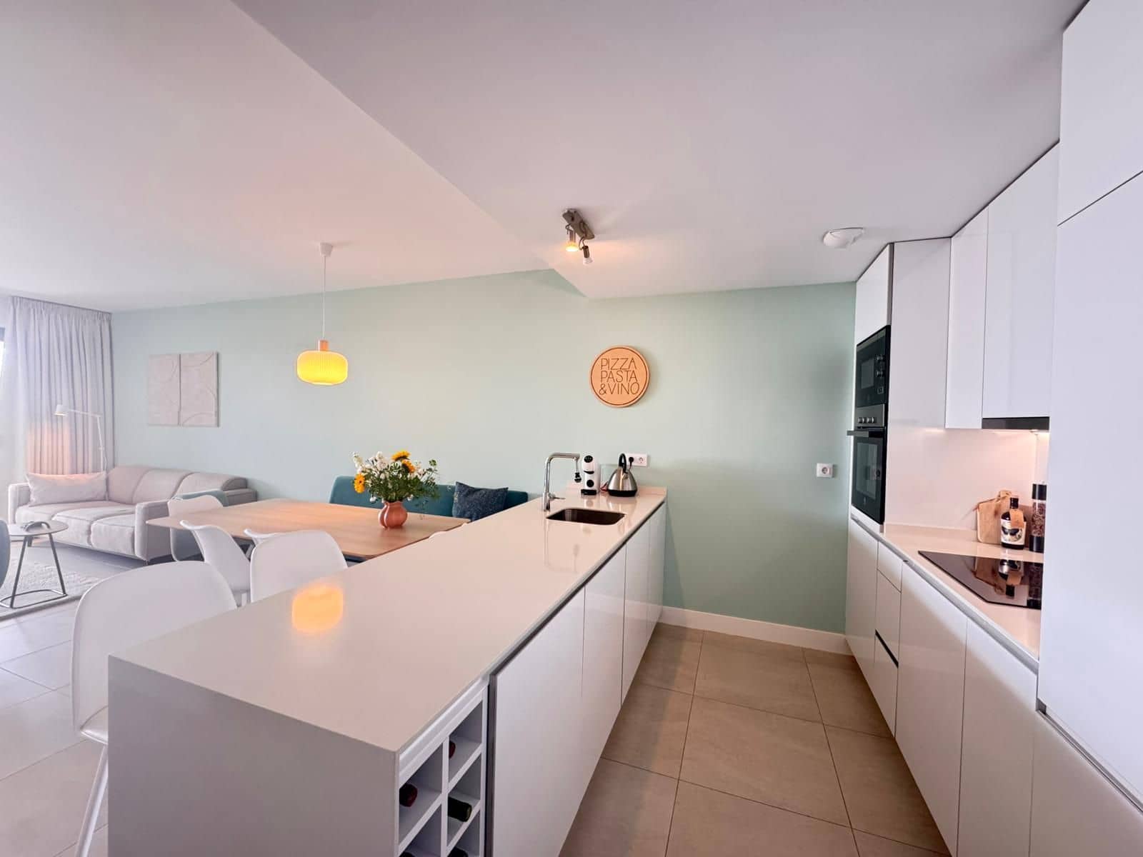 2 soverom Leilighet til salgs i Manilva med svømmebasseng garasje - € 495 000 (Ref: 9838863)