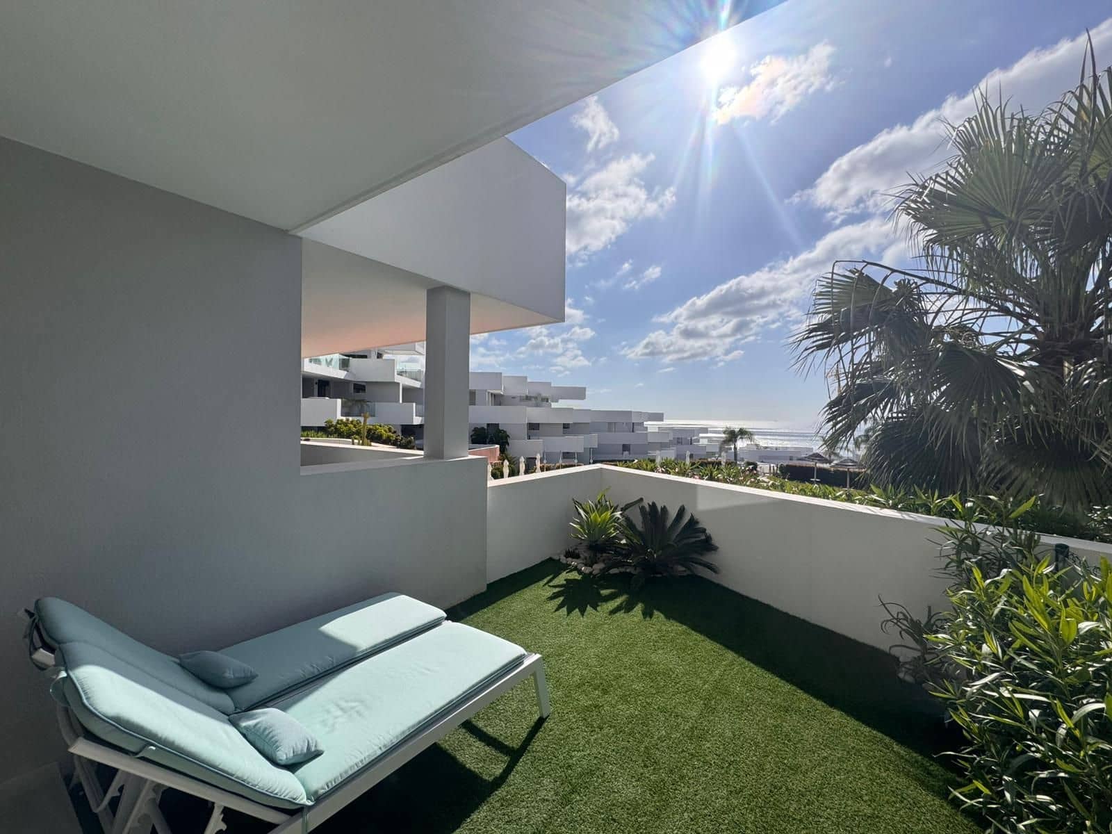 2 soverom Leilighet til salgs i Manilva med svømmebasseng garasje - € 495 000 (Ref: 9838863)