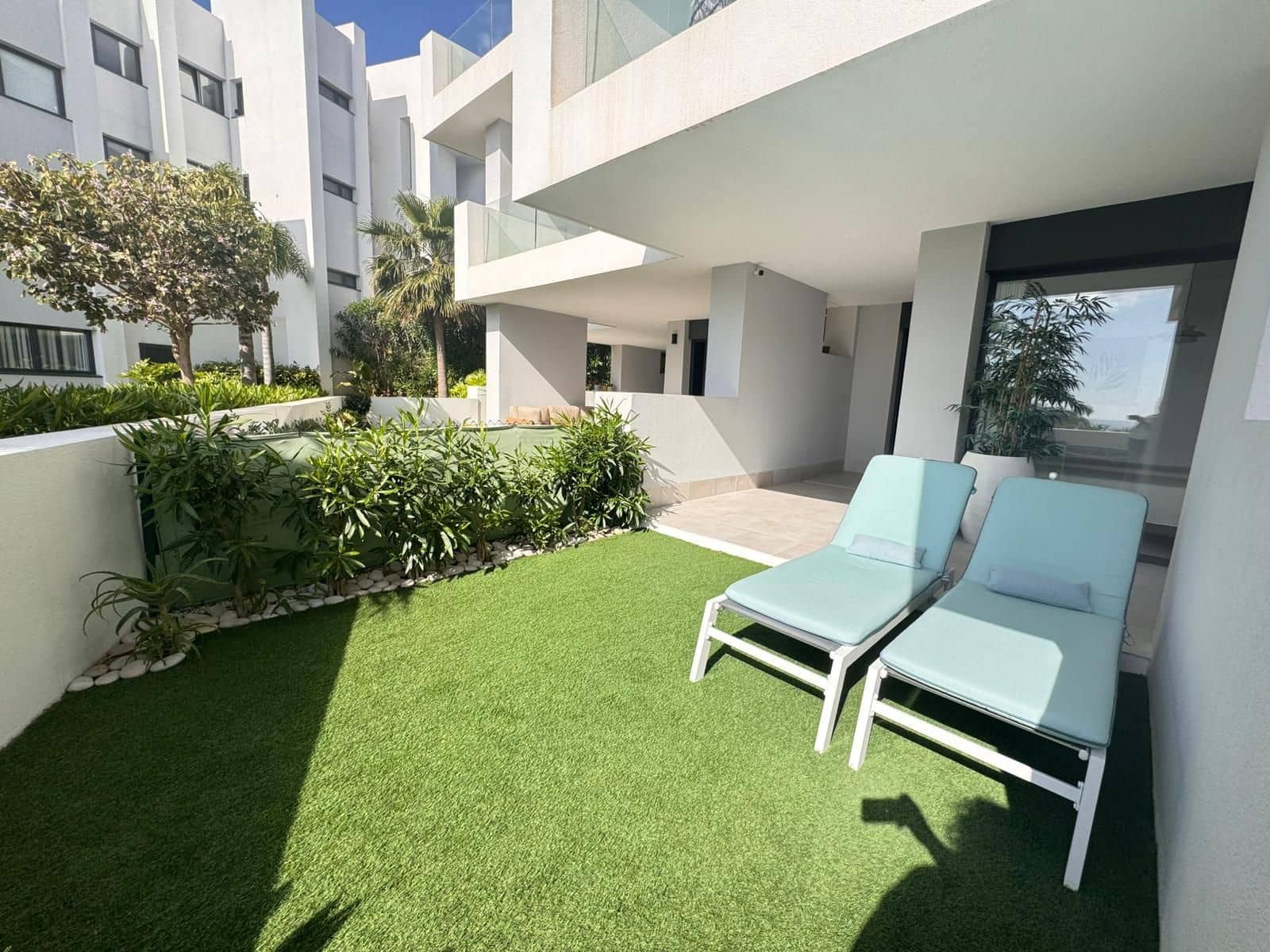 2 soverom Leilighet til salgs i Manilva med svømmebasseng garasje - € 495 000 (Ref: 9838863)