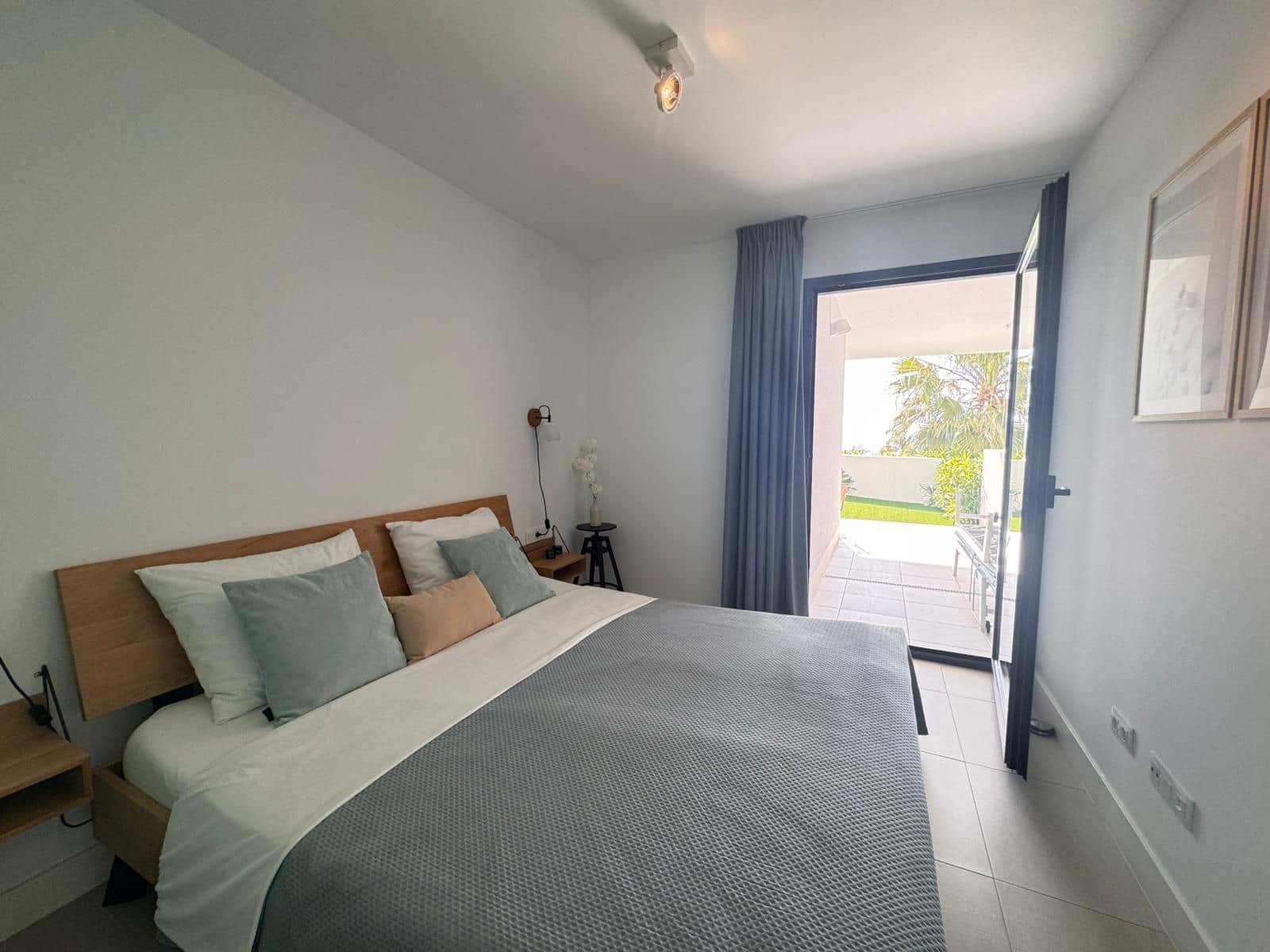 2 soverom Leilighet til salgs i Manilva med svømmebasseng garasje - € 495 000 (Ref: 9838863)