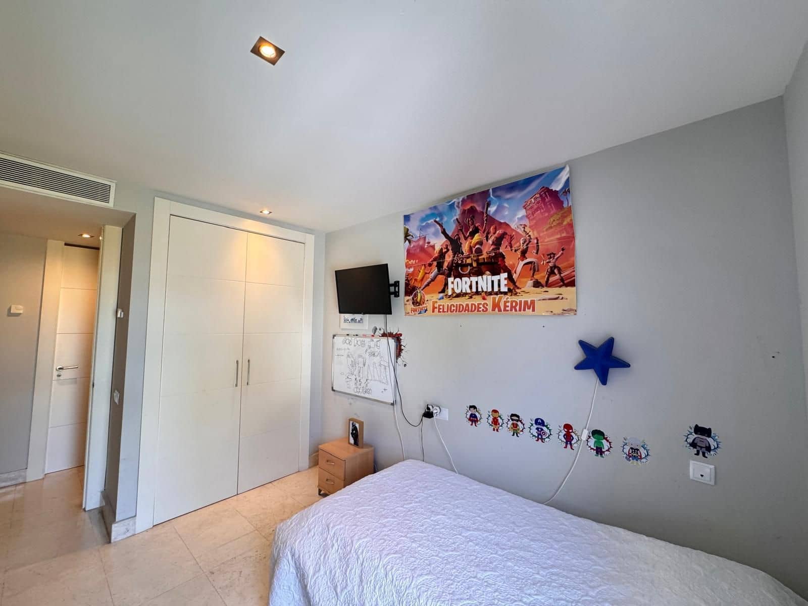 Apartamento de 3 habitaciones en Manilva en venta con piscina garaje - 345.000 € (Ref: 9898684)