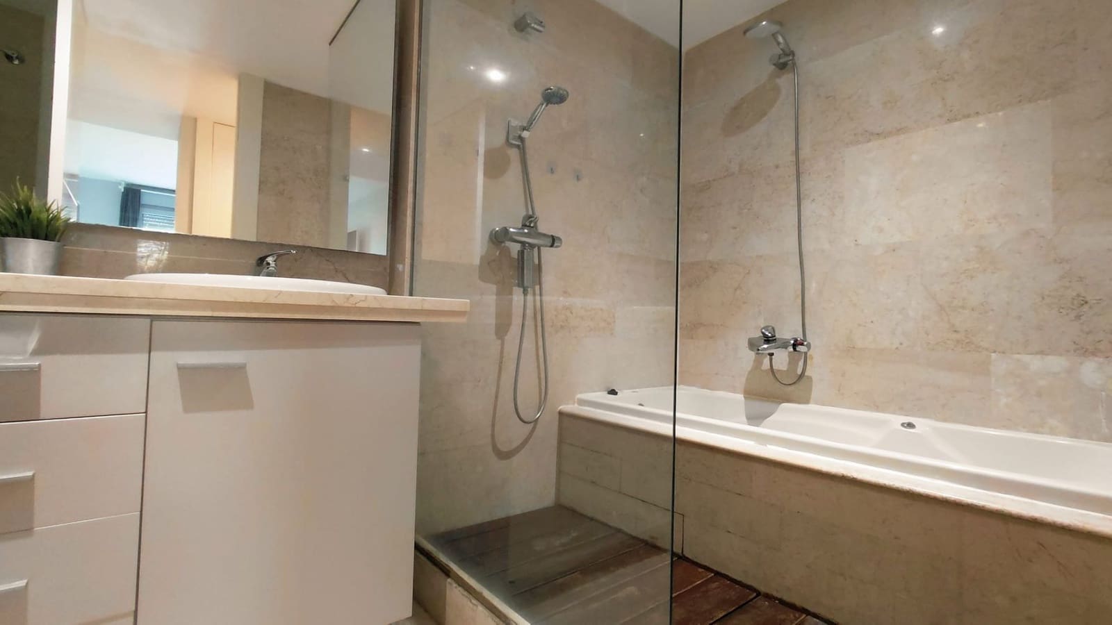 Apartamento de 3 habitaciones en Manilva en venta con piscina garaje - 345.000 € (Ref: 9898684)