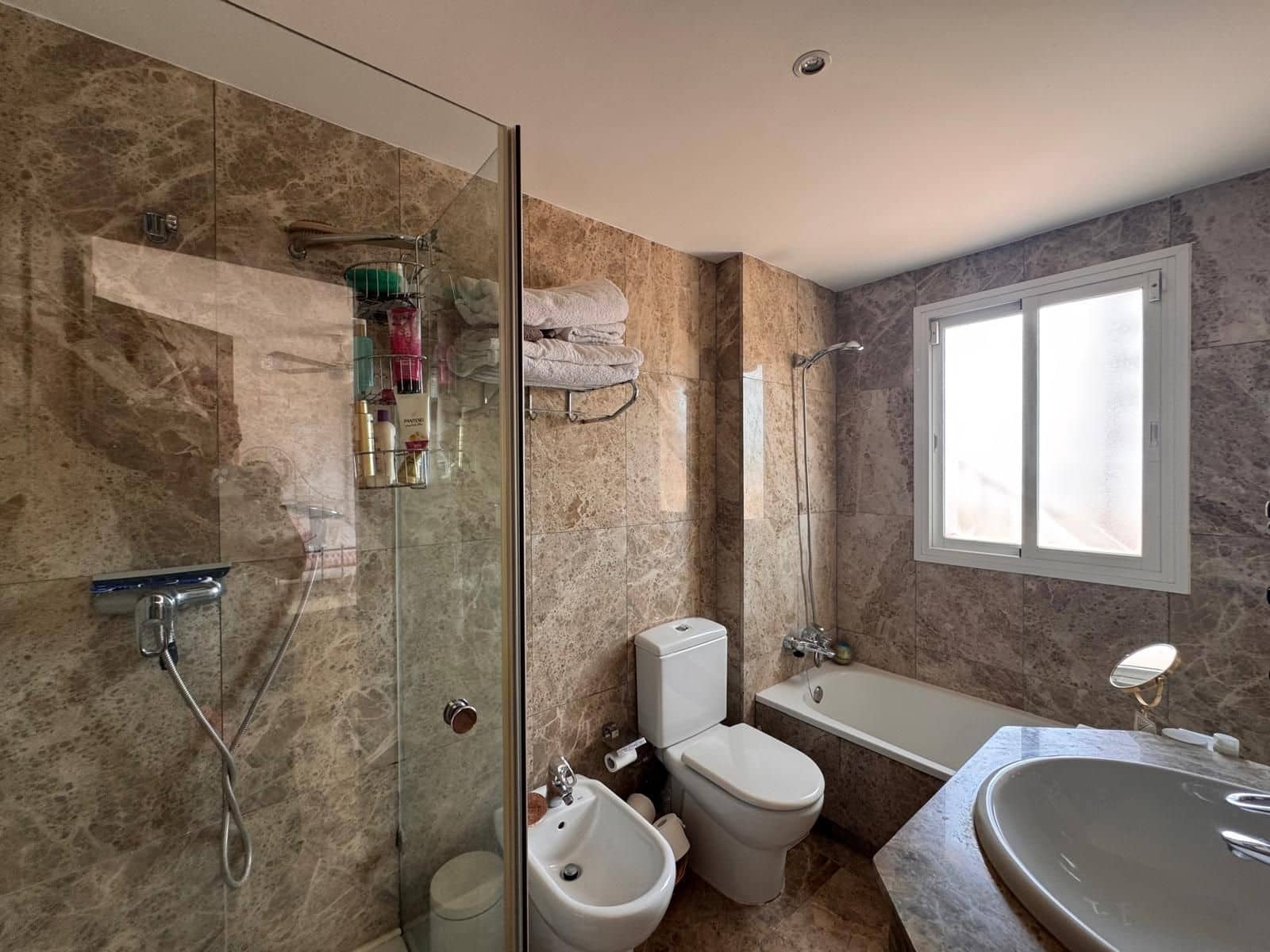 3 chambre Villa/Maison Semi-Mitoyenne à vendre à Estepona avec piscine garage - 595 000 € (Ref: 9926713)