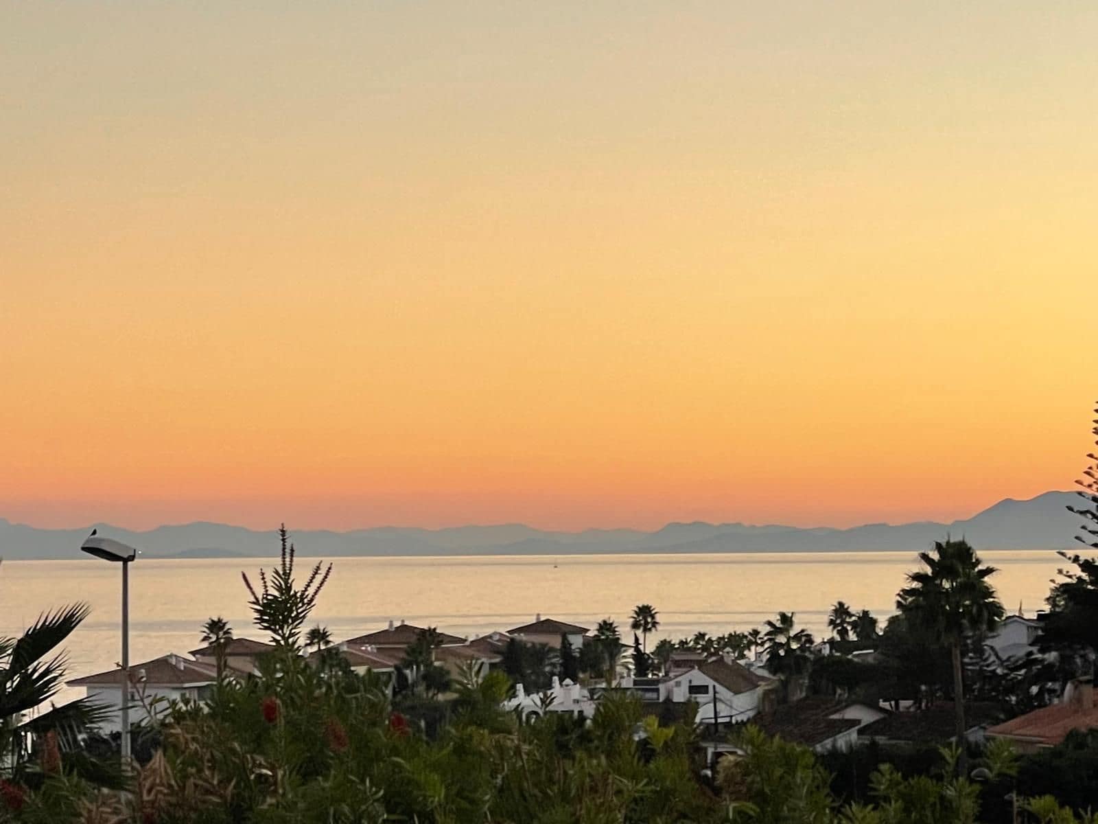 3 chambre Villa/Maison Semi-Mitoyenne à vendre à Estepona avec piscine garage - 595 000 € (Ref: 9926713)