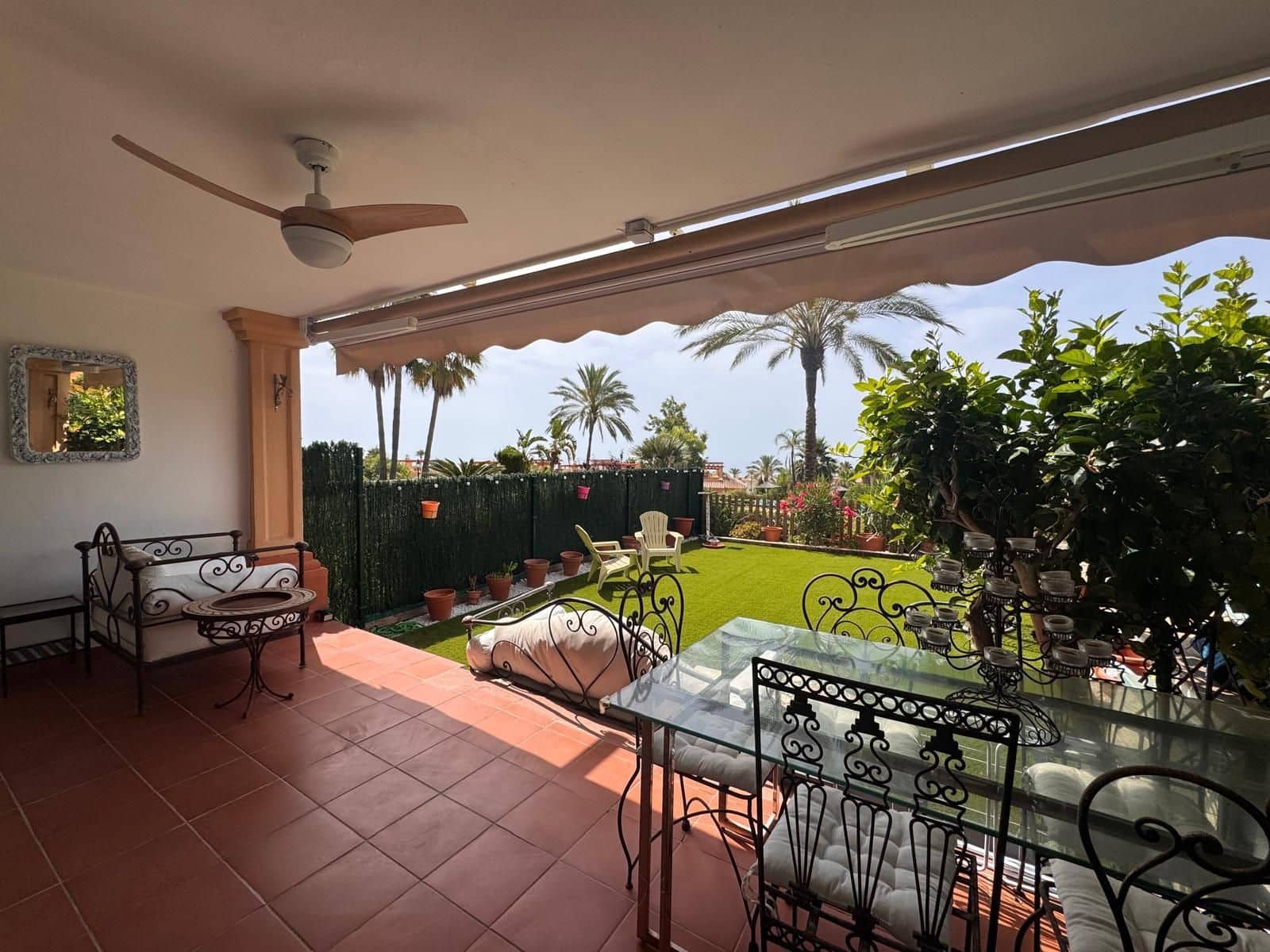 3 chambre Villa/Maison Semi-Mitoyenne à vendre à Estepona avec piscine garage - 595 000 € (Ref: 9926713)