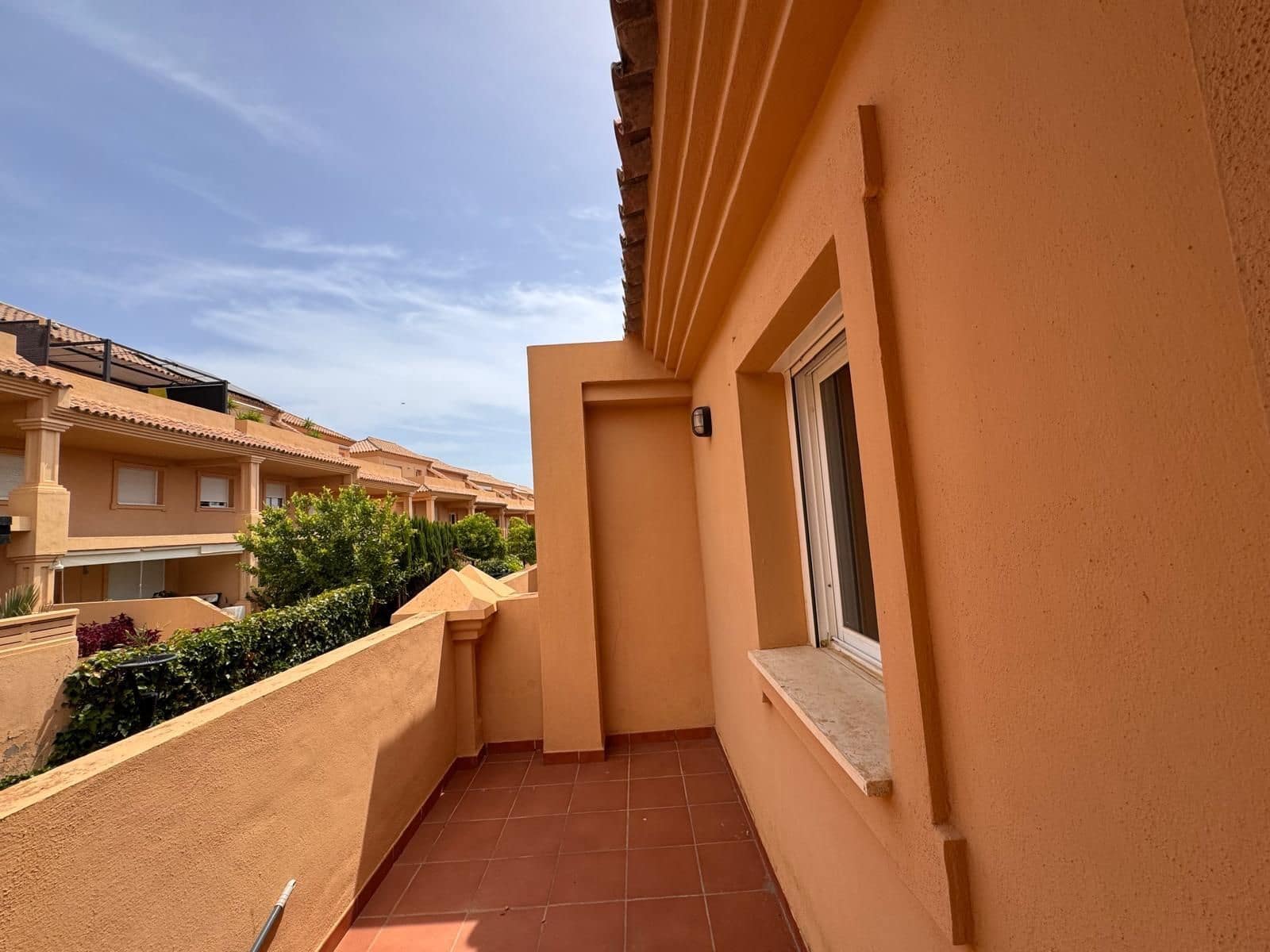3 chambre Villa/Maison Semi-Mitoyenne à vendre à Estepona avec piscine garage - 595 000 € (Ref: 9926713)