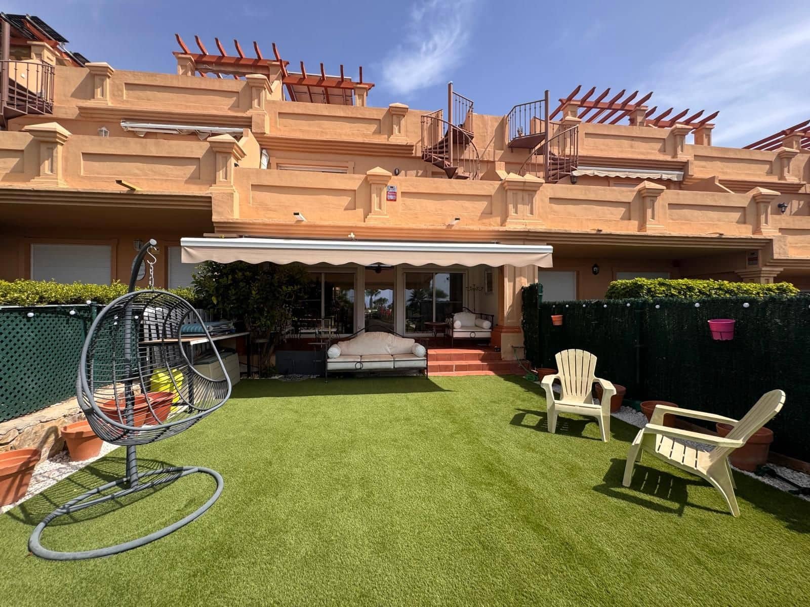 3 chambre Villa/Maison Semi-Mitoyenne à vendre à Estepona avec piscine garage - 595 000 € (Ref: 9926713)