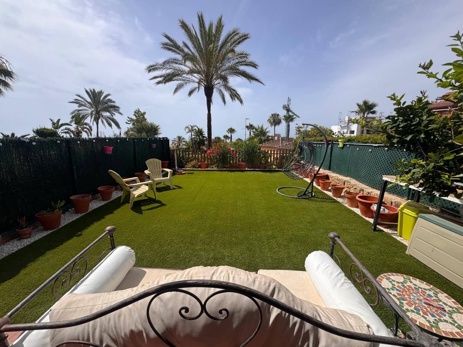 3 chambre Villa/Maison Semi-Mitoyenne à vendre à Estepona avec piscine garage - 595 000 € (Ref: 9926713)