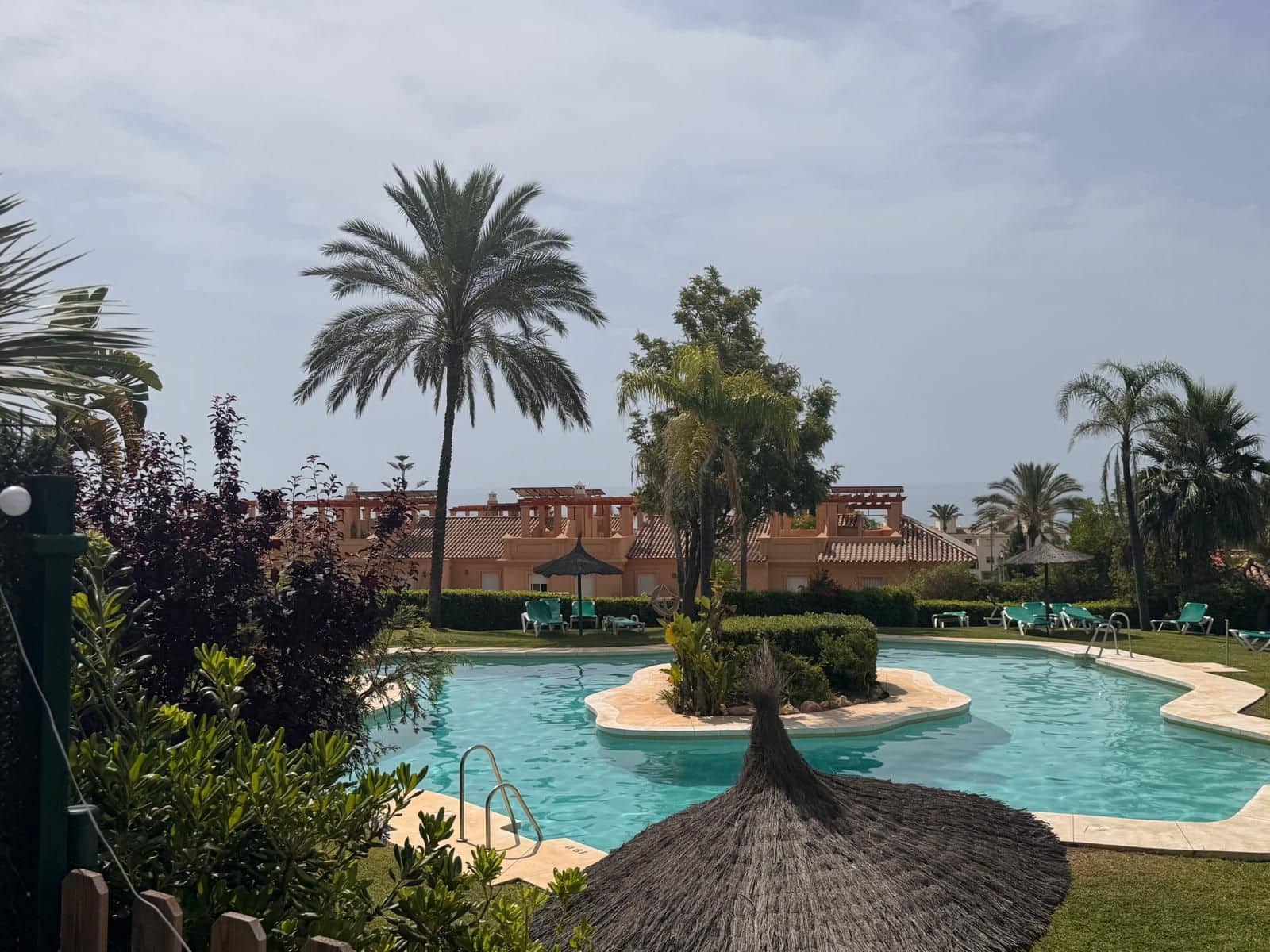 3 chambre Villa/Maison Semi-Mitoyenne à vendre à Estepona avec piscine garage - 595 000 € (Ref: 9926713)