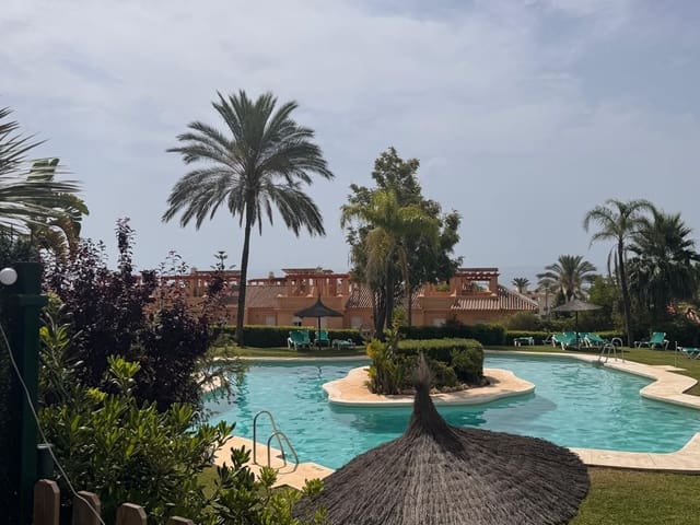 3 soveværelse Semi-Rækkehus til salg i Estepona med swimmingpool garage - € 595.000 (Ref: 9926713)
