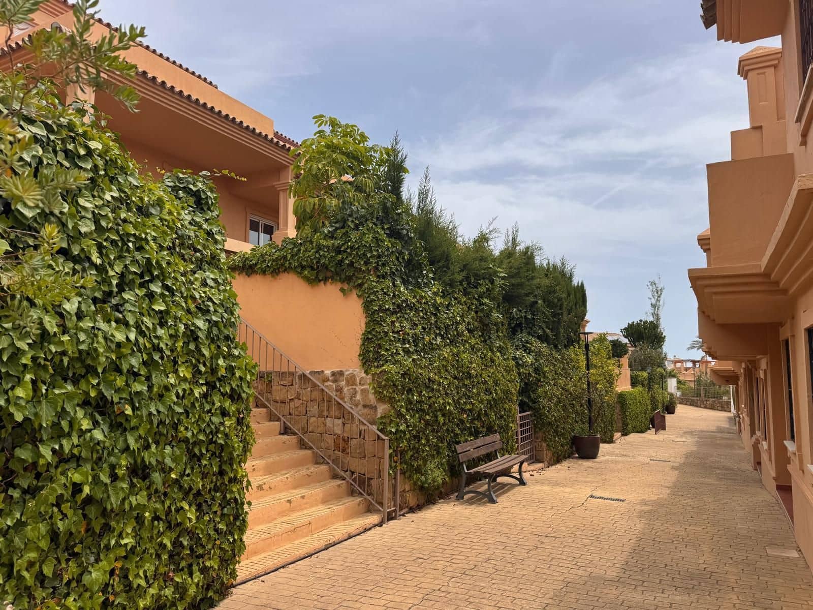 3 chambre Villa/Maison Semi-Mitoyenne à vendre à Estepona avec piscine garage - 595 000 € (Ref: 9926713)