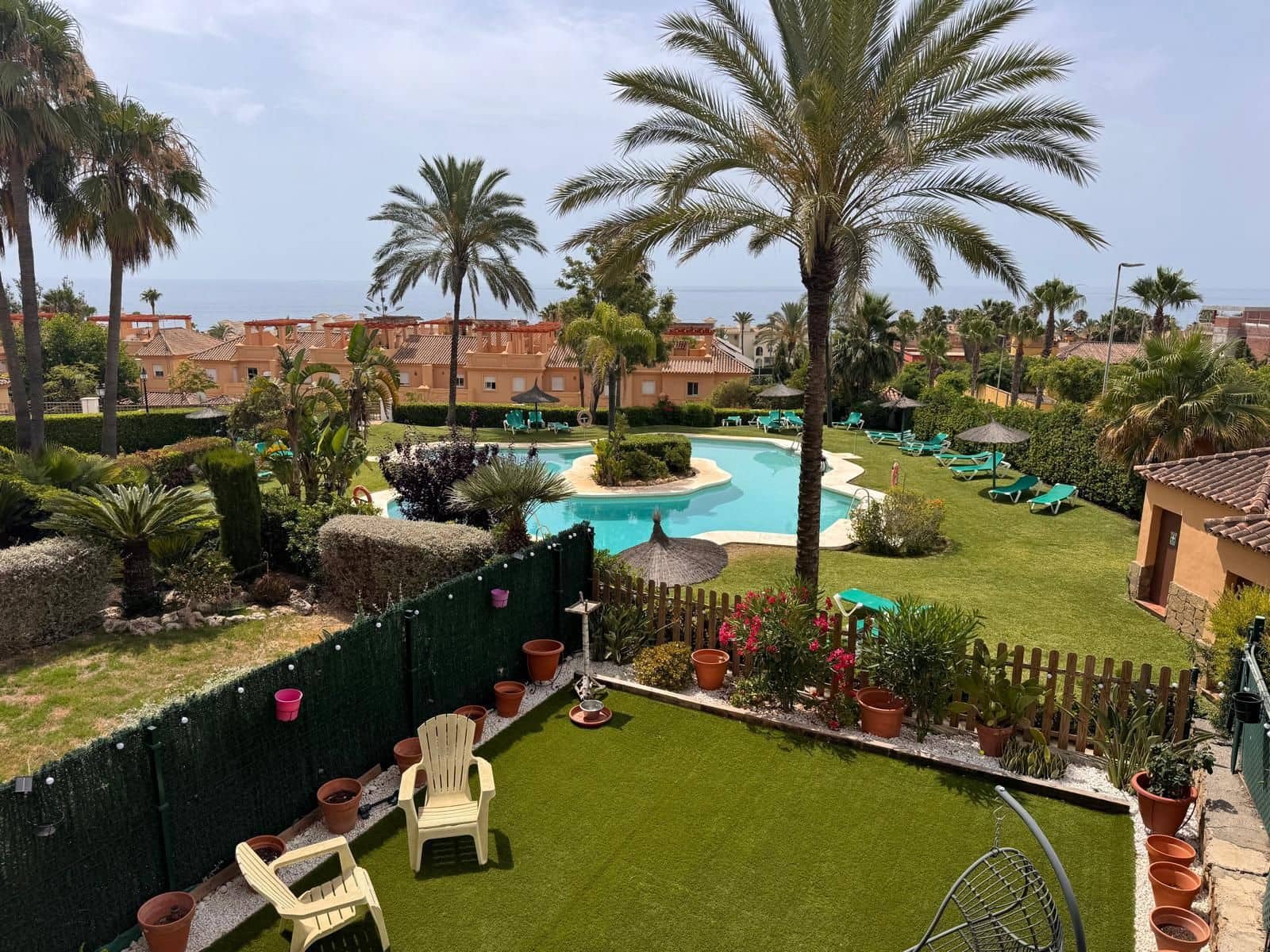 3 chambre Villa/Maison Semi-Mitoyenne à vendre à Estepona avec piscine garage - 595 000 € (Ref: 9926713)