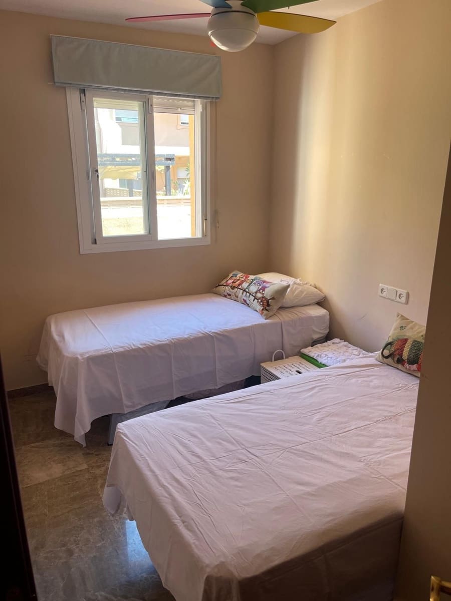 3 chambre Villa/Maison Semi-Mitoyenne à vendre à Estepona avec piscine garage - 595 000 € (Ref: 9926713)