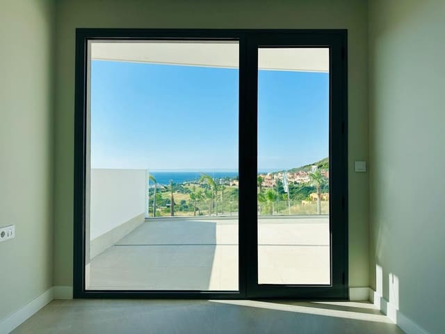 3 slaapkamer Appartement te koop in Manilva met zwembad garage - € 600.000 (Ref: 9932773)