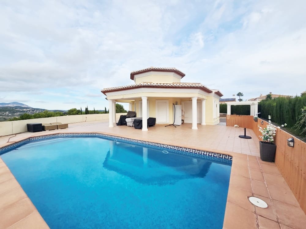 Chalet de 3 habitaciones en Moraira en alquiler con piscina garaje - 2.500 € (Ref: 10174277)