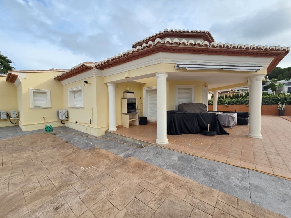 Chalet de 3 habitaciones en Moraira en alquiler con piscina garaje - 2.500 € (Ref: 10174277)