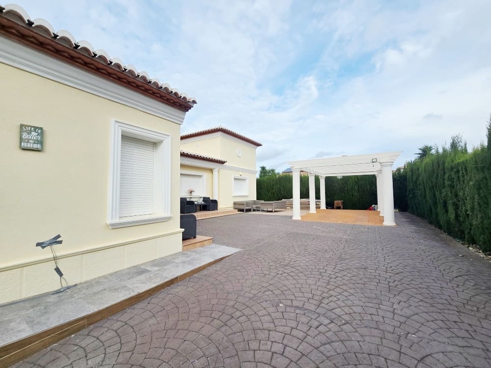 Chalet de 3 habitaciones en Moraira en alquiler con piscina garaje - 2.500 € (Ref: 10174277)