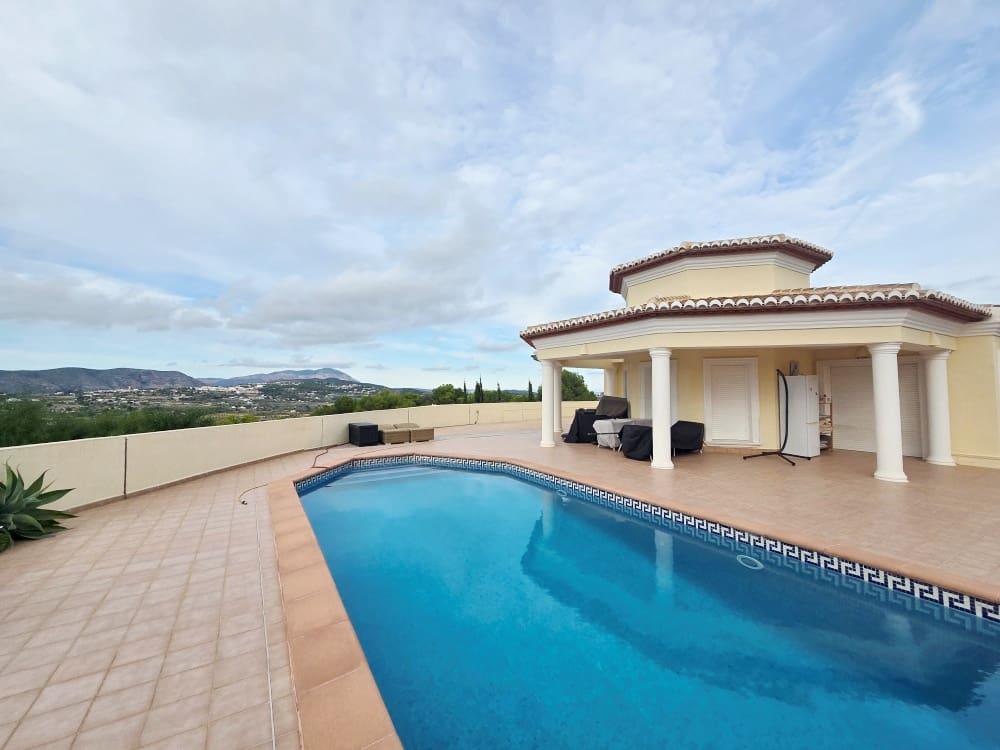 Chalet de 3 habitaciones en Moraira en alquiler con piscina garaje - 2.500 € (Ref: 10174277)