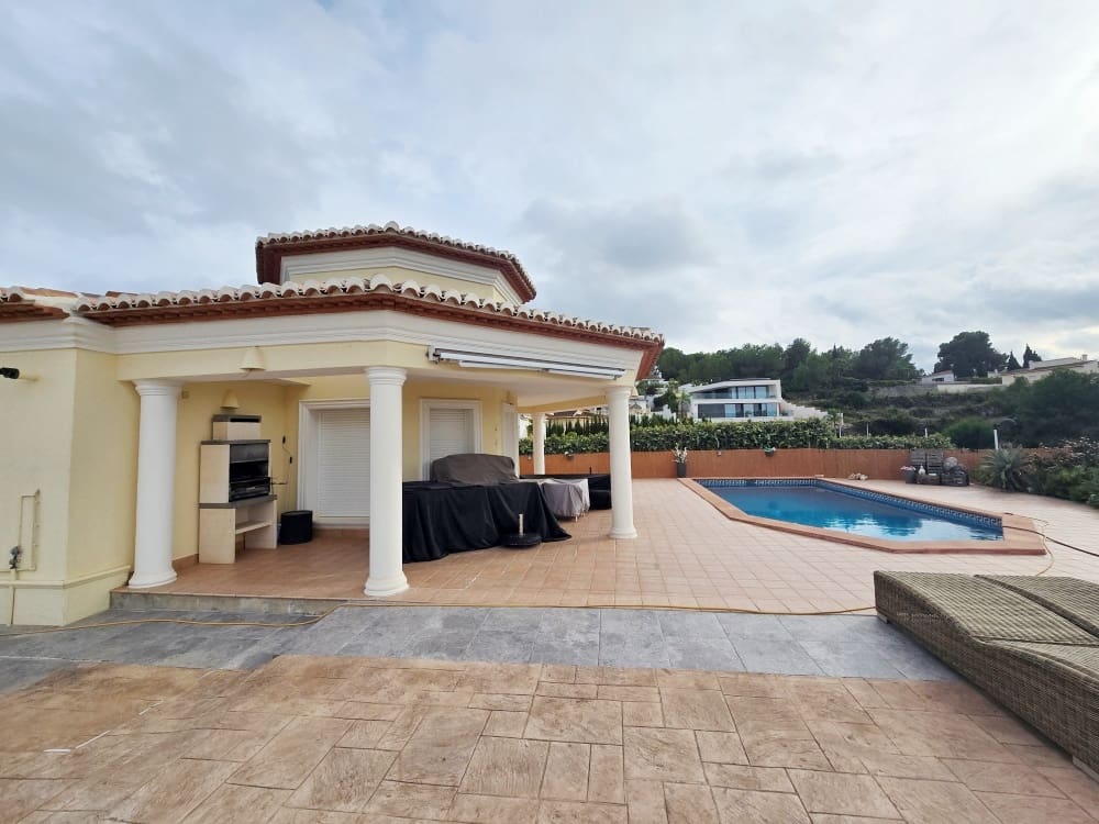 Chalet de 3 habitaciones en Moraira en alquiler con piscina garaje - 2.500 € (Ref: 10174277)