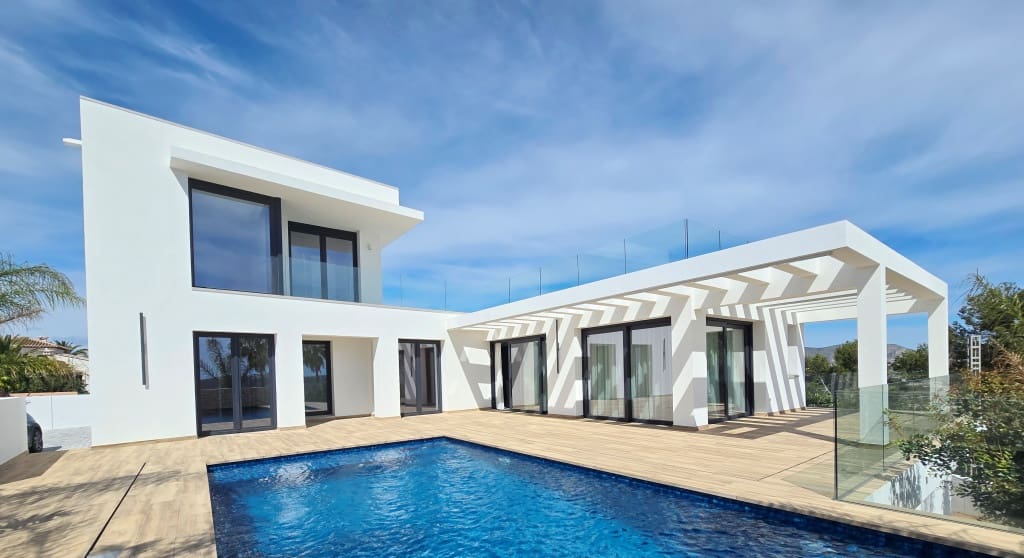 3 slaapkamer Villa te koop in Teulada met zwembad garage - € 2.250.000 (Ref: 10174285)