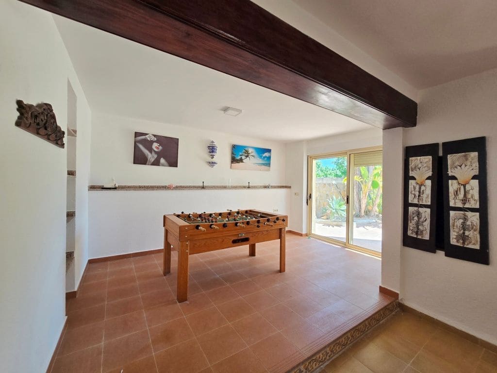 Finca/Maison de Campagne de 4 chambres à louer à Teulada avec piscine garage - 2 990 € (Ref: 9827294)