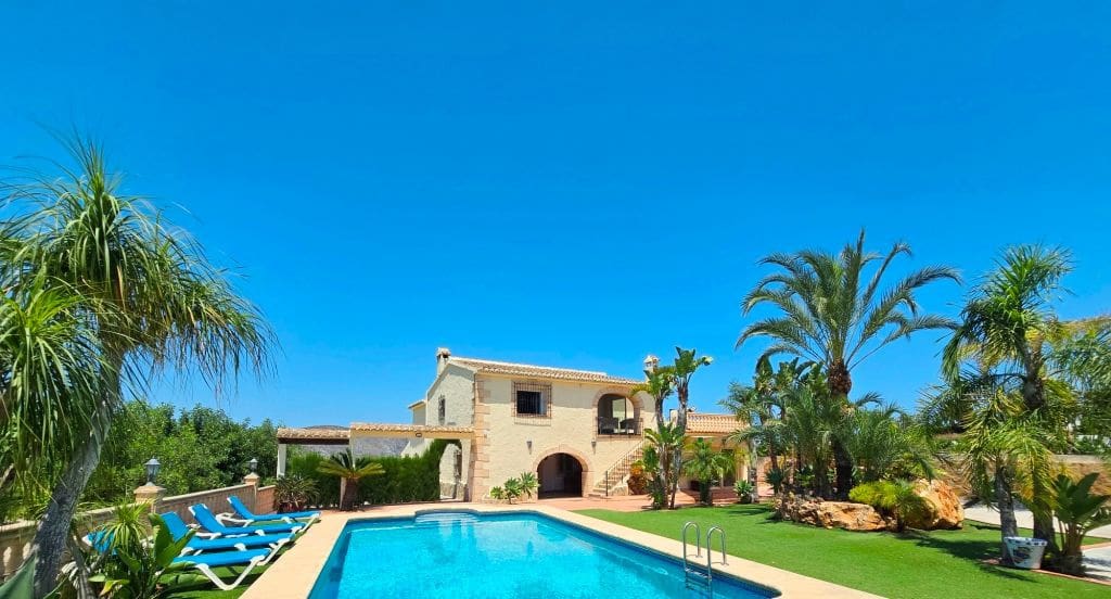 Finca/Maison de Campagne de 4 chambres à louer à Teulada avec piscine garage - 2 990 € (Ref: 9827294)