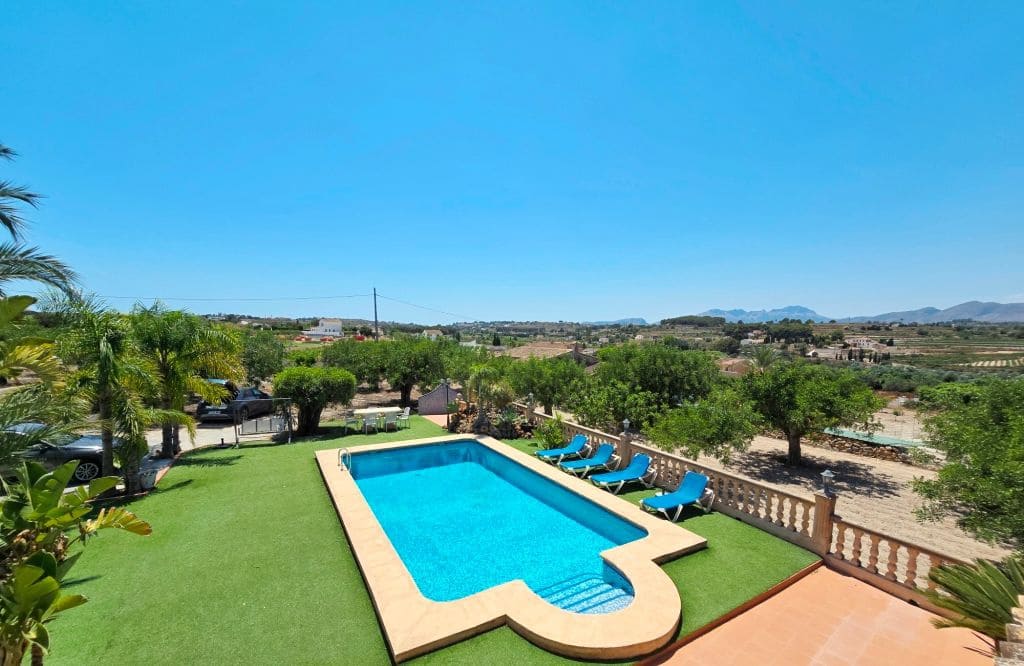 Finca/Maison de Campagne de 4 chambres à louer à Teulada avec piscine garage - 2 990 € (Ref: 9827294)