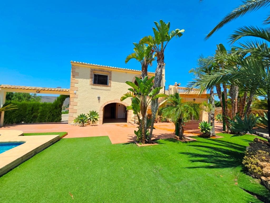 Finca/Maison de Campagne de 4 chambres à louer à Teulada avec piscine garage - 2 990 € (Ref: 9827294)