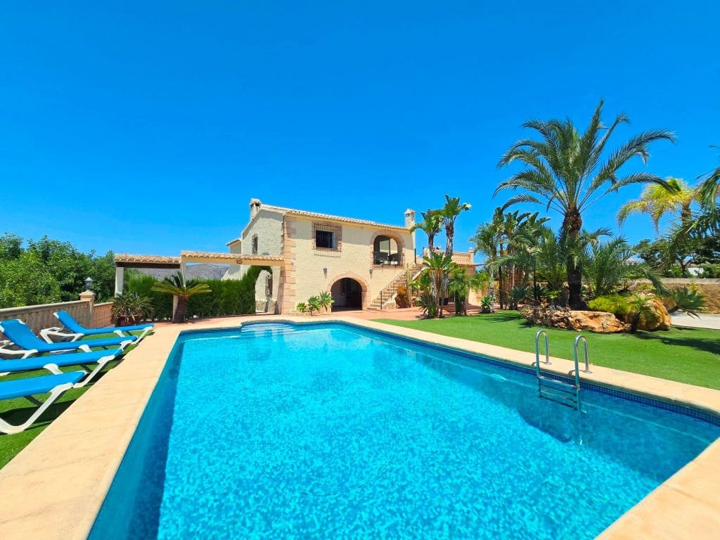 Finca/Maison de Campagne de 4 chambres à louer à Teulada avec piscine garage - 2 990 € (Ref: 9827294)