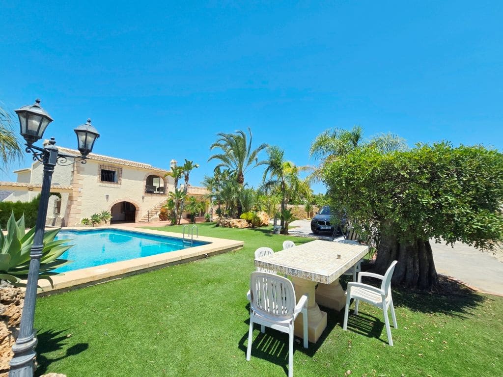 Finca/Maison de Campagne de 4 chambres à louer à Teulada avec piscine garage - 2 990 € (Ref: 9827294)