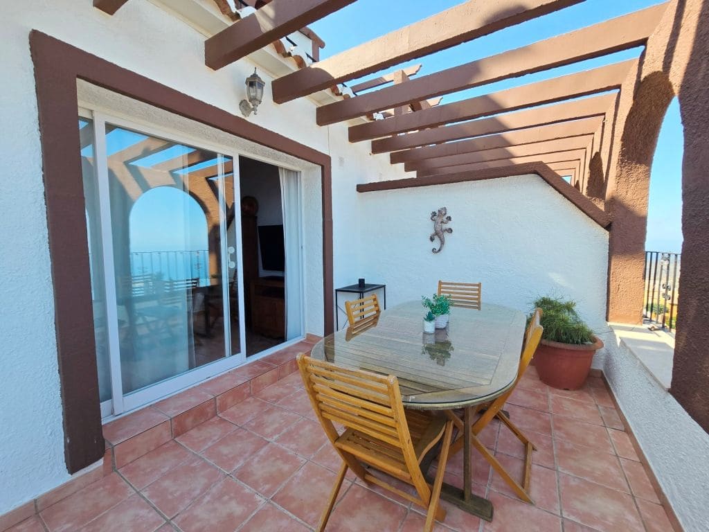 Appartement de 2 chambres à louer à Benitachell / Benitatxell avec piscine garage - 850 € (Ref: 9827296)