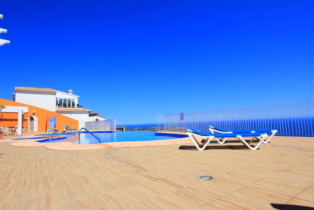 Appartement de 2 chambres à louer à Benitachell / Benitatxell avec piscine garage - 850 € (Ref: 9827296)