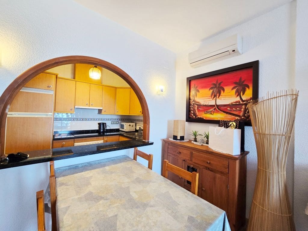 Appartement de 2 chambres à louer à Benitachell / Benitatxell avec piscine garage - 850 € (Ref: 9827296)