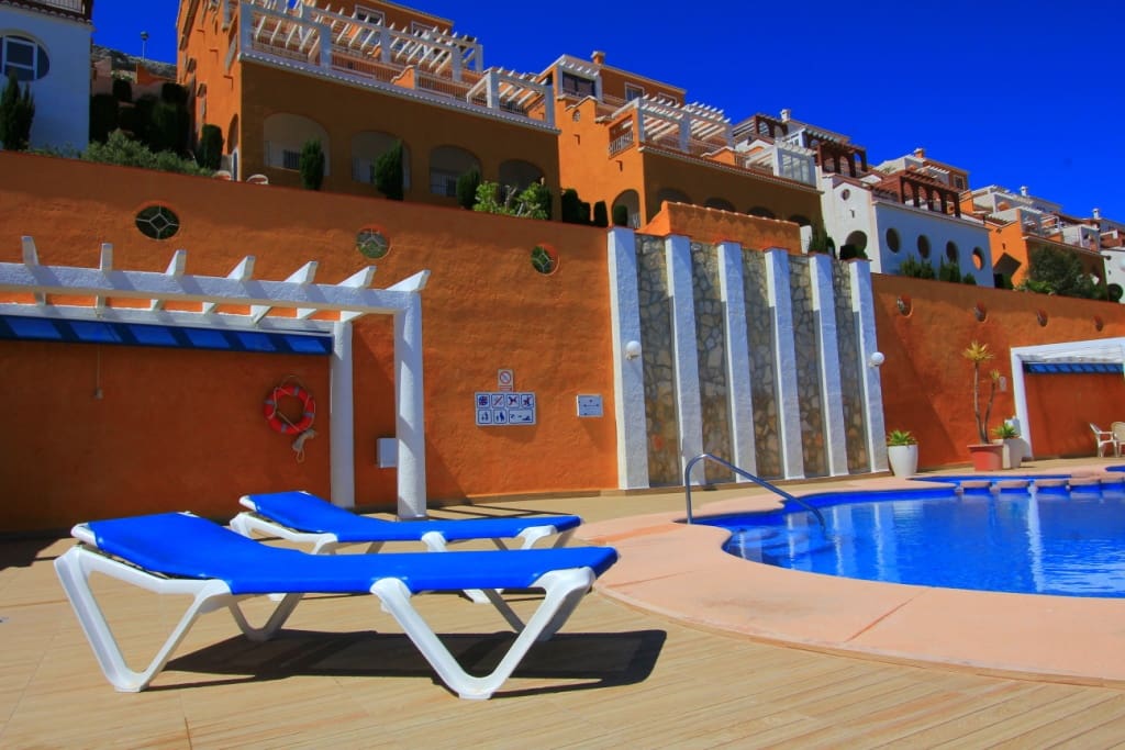 Appartement de 2 chambres à louer à Benitachell / Benitatxell avec piscine garage - 850 € (Ref: 9827296)