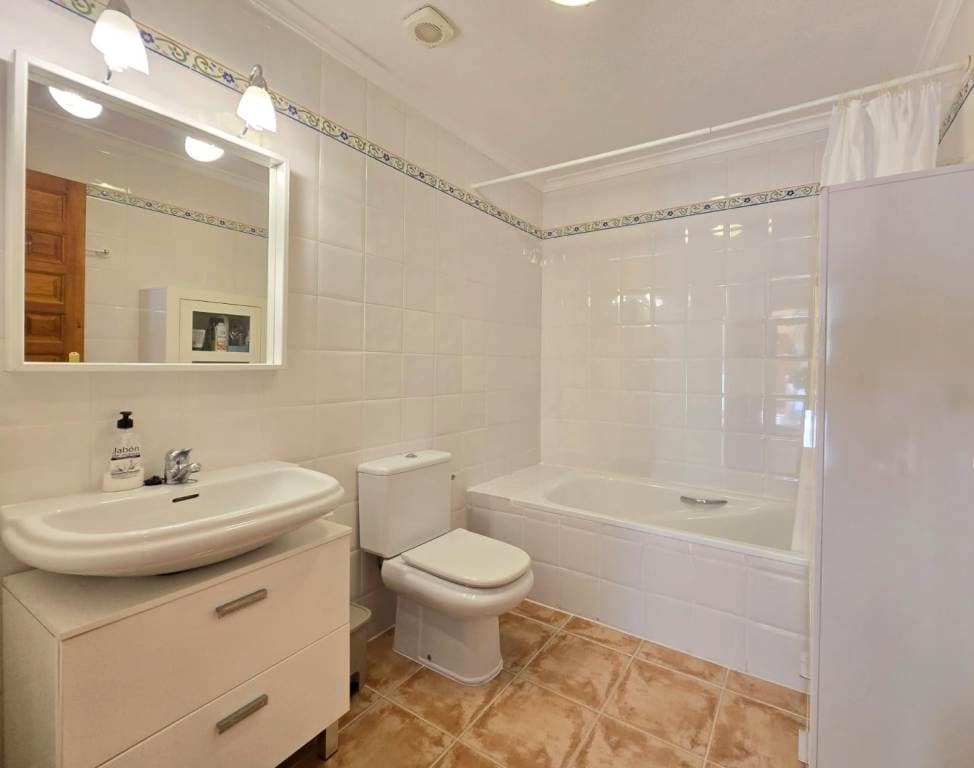 Appartement de 2 chambres à louer à Benitachell / Benitatxell avec piscine garage - 850 € (Ref: 9827296)