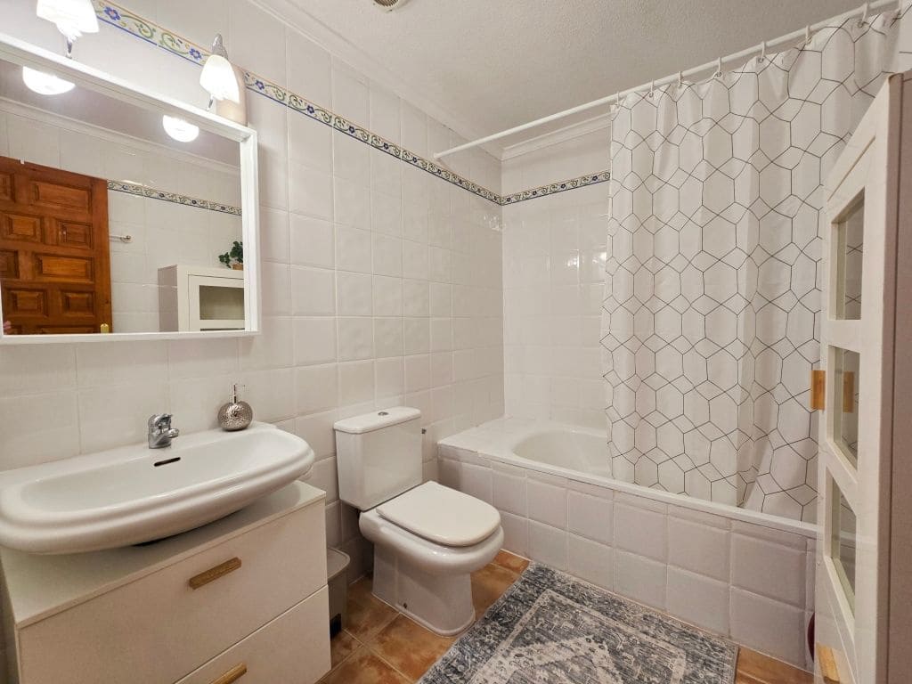 Appartement de 2 chambres à louer à Benitachell / Benitatxell avec piscine garage - 850 € (Ref: 9827296)