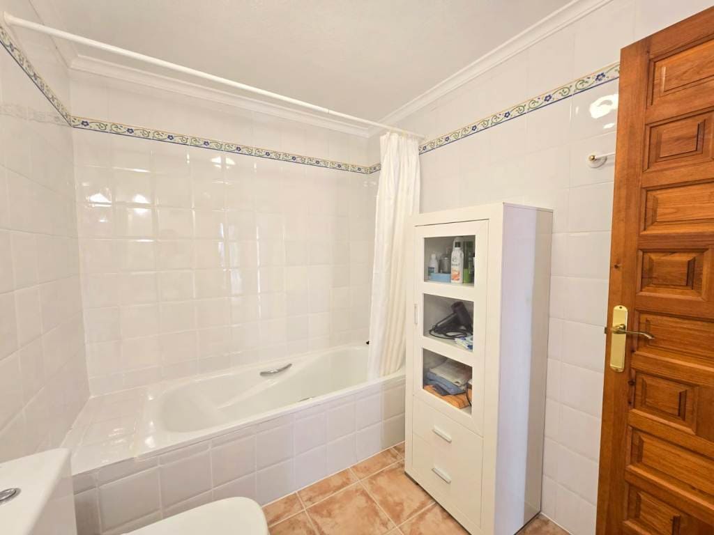 Appartement de 2 chambres à louer à Benitachell / Benitatxell avec piscine garage - 850 € (Ref: 9827296)