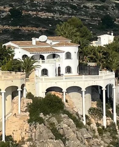 Villa/Maison de 4 chambres à louer à Benitachell / Benitatxell avec piscine garage - 2 800 € (Ref: 9827297)