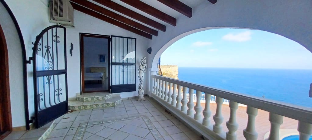 Villa/Maison de 4 chambres à louer à Benitachell / Benitatxell avec piscine garage - 2 800 € (Ref: 9827297)