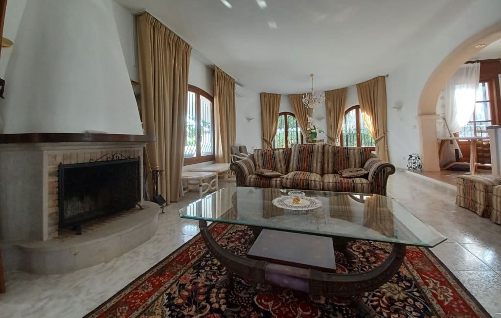 Villa/Maison de 4 chambres à louer à Benitachell / Benitatxell avec piscine garage - 2 800 € (Ref: 9827297)