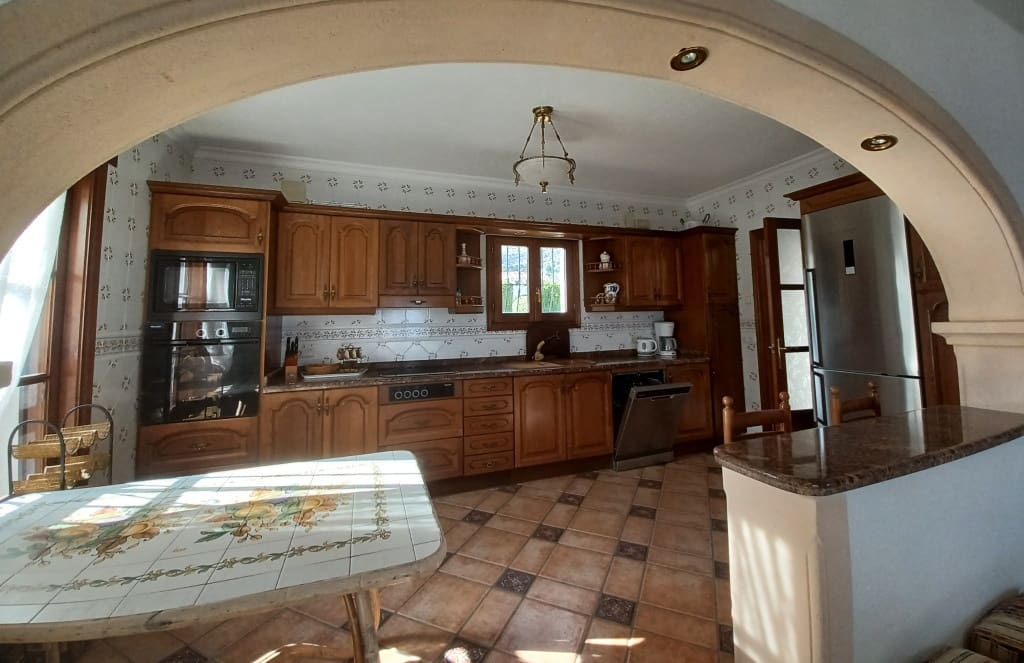 Villa/Maison de 4 chambres à louer à Benitachell / Benitatxell avec piscine garage - 2 800 € (Ref: 9827297)