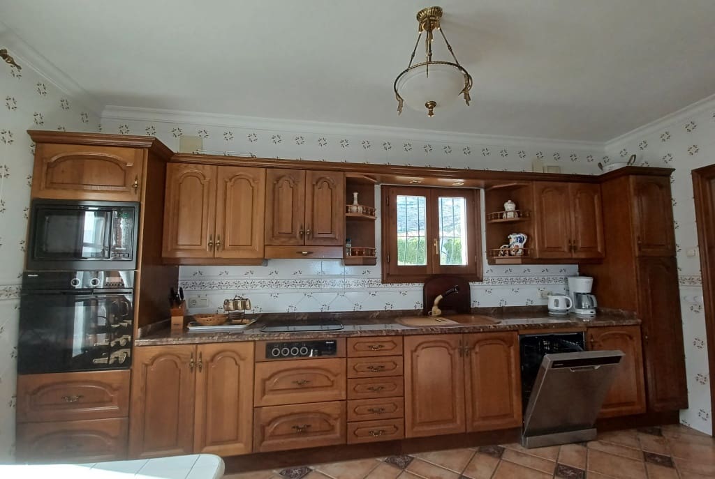 Villa/Maison de 4 chambres à louer à Benitachell / Benitatxell avec piscine garage - 2 800 € (Ref: 9827297)
