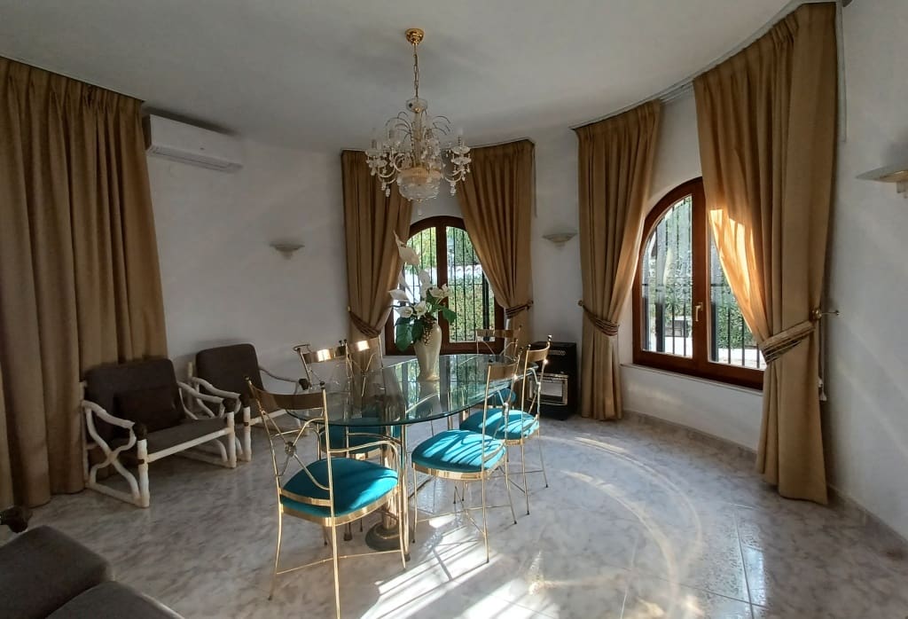 Villa/Maison de 4 chambres à louer à Benitachell / Benitatxell avec piscine garage - 2 800 € (Ref: 9827297)
