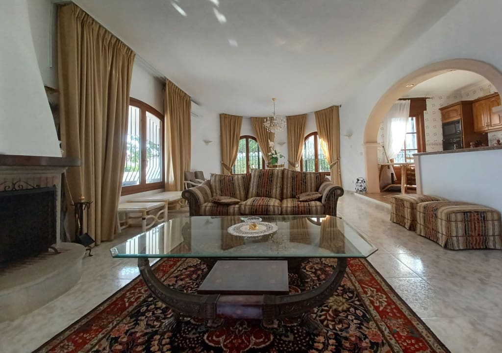 Villa/Maison de 4 chambres à louer à Benitachell / Benitatxell avec piscine garage - 2 800 € (Ref: 9827297)