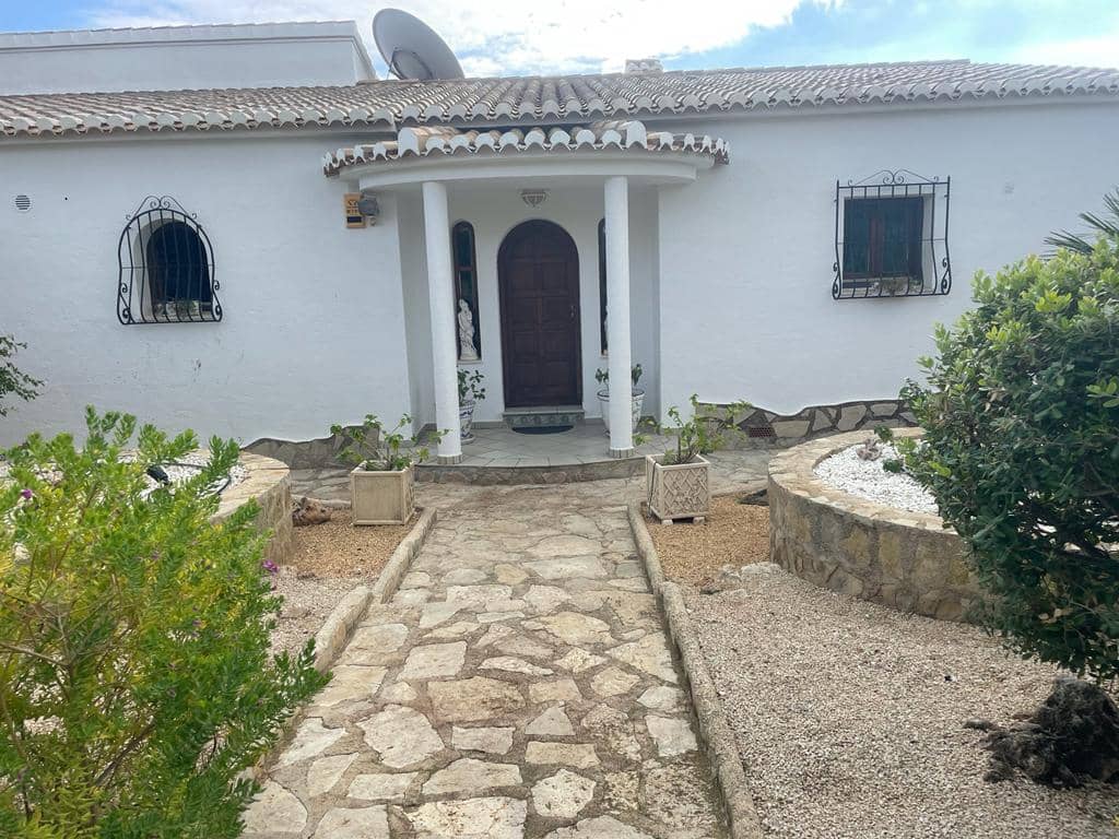 Villa/Maison de 4 chambres à louer à Benitachell / Benitatxell avec piscine garage - 2 800 € (Ref: 9827297)