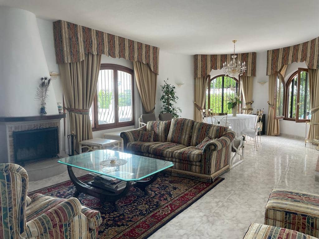 Villa/Maison de 4 chambres à louer à Benitachell / Benitatxell avec piscine garage - 2 800 € (Ref: 9827297)