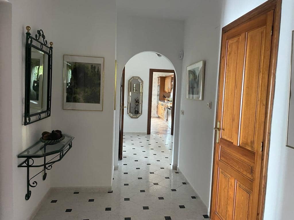 Villa/Maison de 4 chambres à louer à Benitachell / Benitatxell avec piscine garage - 2 800 € (Ref: 9827297)