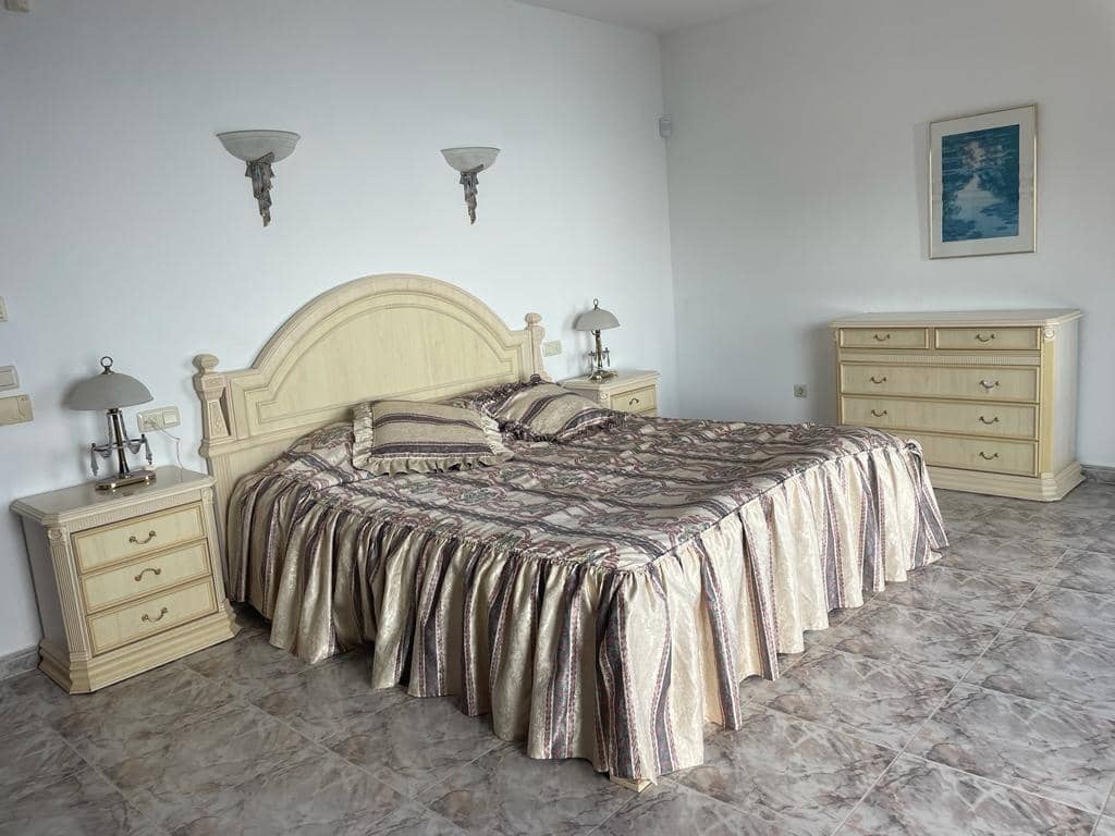 Villa/Maison de 4 chambres à louer à Benitachell / Benitatxell avec piscine garage - 2 800 € (Ref: 9827297)